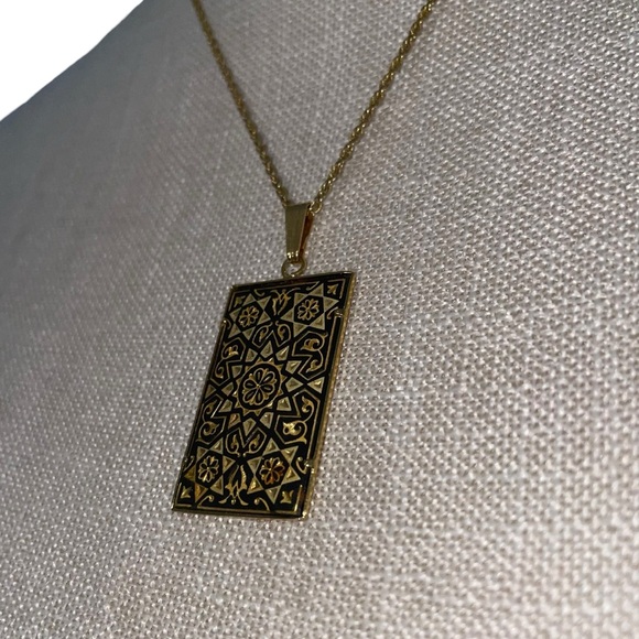 Damascene Spanish Black Gold Engraved
Inlay Geometric Vintage Pendant Necklace - Picture 8 of 16